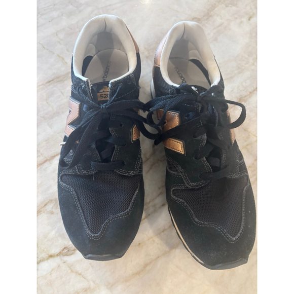 Women's New Balance 520 Sneakers Size 11 Black Rose Gold - Picture 2 of 9